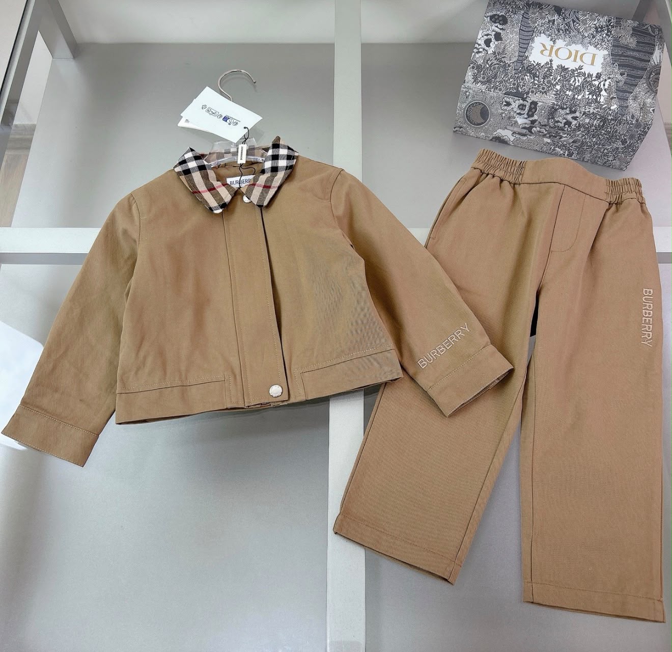 Conjunto Burberry De Niña